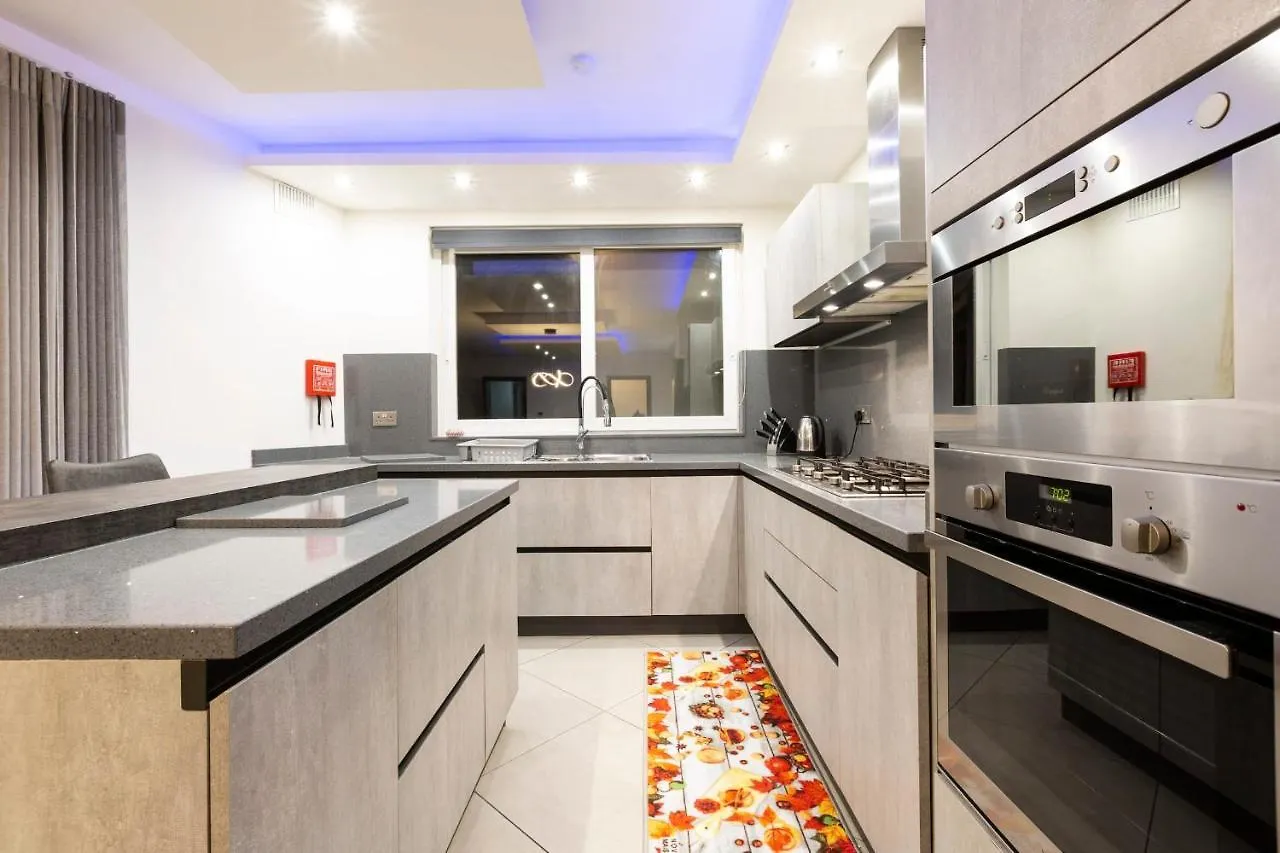 Brand New 3Bed-Hosted By Sweetstay Gzira 0*,  Malta