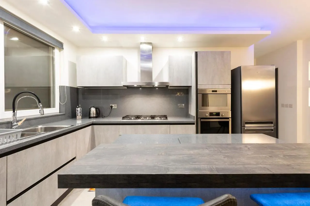 Brand New 3Bed-Hosted By Sweetstay Gzira Apartment