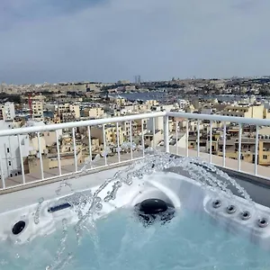 Appartamento Wonderful With Shared Jacuzzi And Panorama Rooftop, Gzira